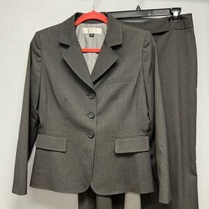 Tahari Arthur Levine Women’s 2 Piece Pantsuit Size 6P